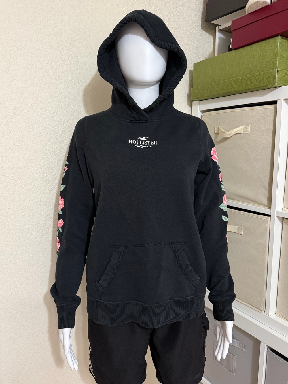 Hollister Black Pink Floral Hooded Sweatshirt Size Small